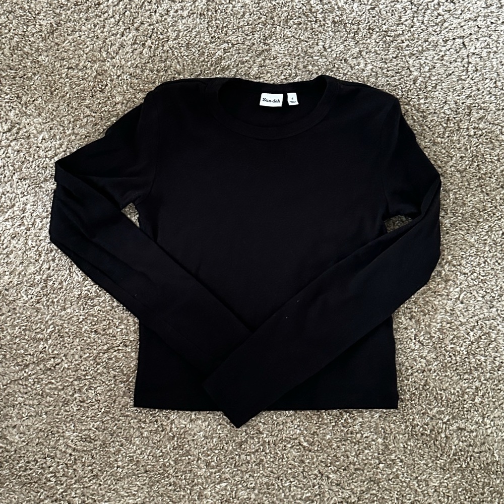 Aritzia Sundeh Long Sleeve